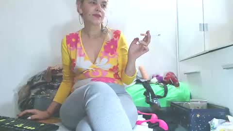 Snapshot of shyhotsquirt chatting on February 9, 2025, 2:06 am Shyhotsquirt online show from February 9, 2025, 2:06 am