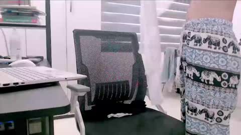 shyn_22 online show from April 19, 2026, 4:23 am