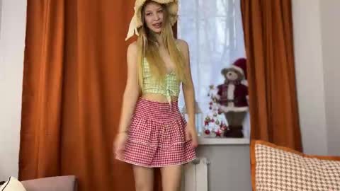 Aurora online show from December 15, 2025, 6:06 am