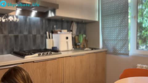 Snapshot of shyrubate chatting on May 31, 2026, 6:53 am Aurora online show from May 31, 2026, 6:53 am