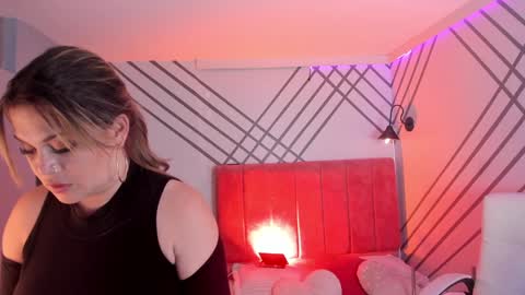 Mia online show from December 12, 2024, 7:08 am