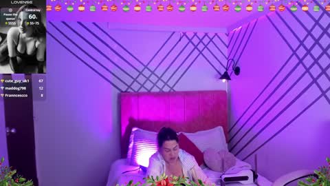 Mia online show from December 15, 2024, 4:04 pm