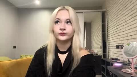 Snapshot of sibylbernhard chatting on December 17, 2025, 12:11 pm Viki online show from December 17, 2025, 12:11 pm