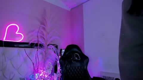 Snapshot of siena_fox chatting on July 7, 2026, 6:56 pm Siena online show from July 7, 2026, 6:56 pm