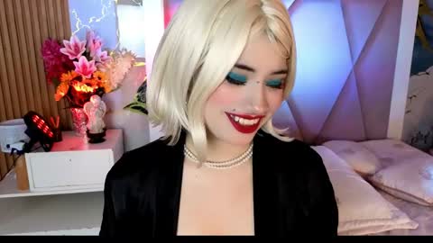 Snapshot of sienna_desiree chatting on April 9, 2026, 2:22 pm Sienna Desieree online show from April 9, 2026, 2:22 pm