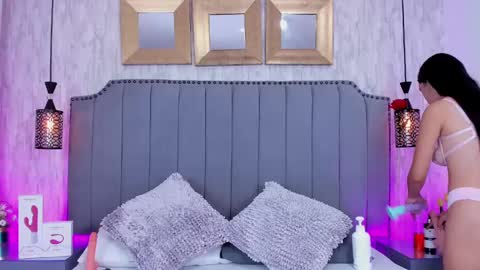 Camila Vargas online show from February 4, 2025, 12:00 pm