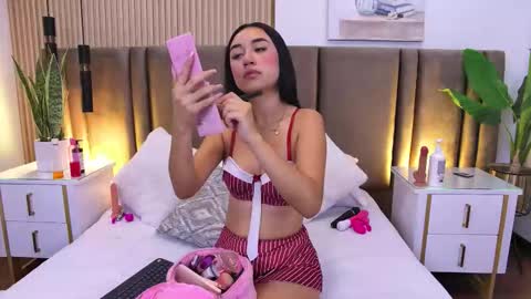 Camila Vargas online show from November 5, 2025, 12:38 pm