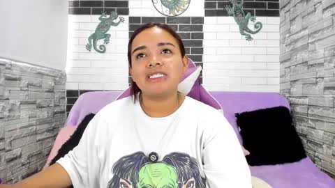 sienna_lux01 online show from March 4, 2026, 3:51 pm