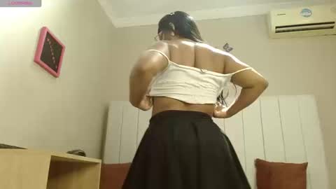 Sienna online show from September 11, 2025, 2:39 pm
