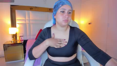 Sienna  online show from October 2, 2025, 11:28 am