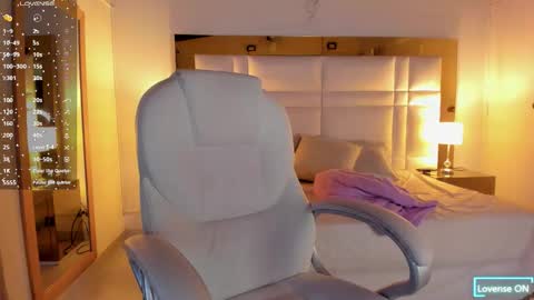 Sienna  online show from January 14, 2026, 11:27 am