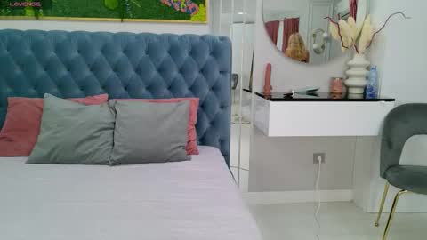 Sienna online show from September 23, 2025, 4:26 am