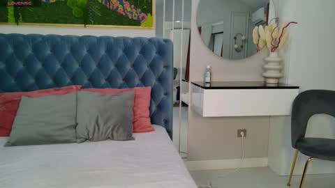 Sienna online show from February 19, 2026, 5:03 am