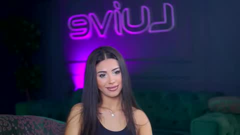 Sienna online show from November 8, 2025, 11:32 am