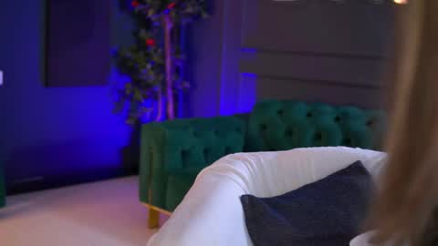 Sienna online show from February 5, 2026, 10:09 am