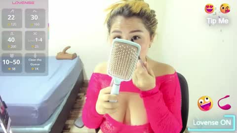 Sienna online show from September 22, 2025, 6:43 pm