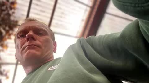 R online show from November 12, 2025, 9:32 am