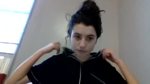 sierranovaa online show from February 4, 2026, 4:24 pm