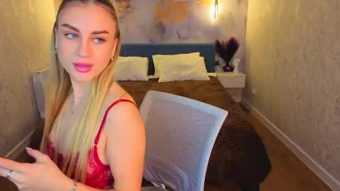 Silen online show from May 25, 2026, 1:55 am