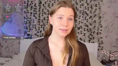 Chloe online show from October 13, 2025, 5:18 am