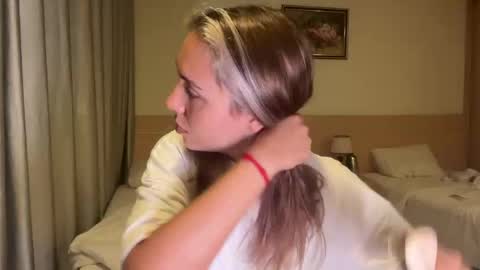 You fav Miss Si online show from April 12, 2026, 11:26 am