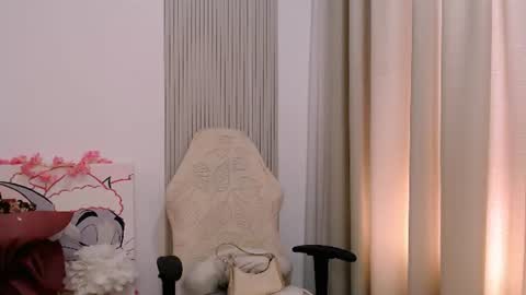 Snapshot of silk_ann chatting on July 10, 2026, 8:18 am silk_ann online show from July 10, 2026, 8:18 am