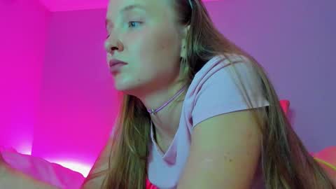 Mila online show from September 12, 2025, 7:58 pm