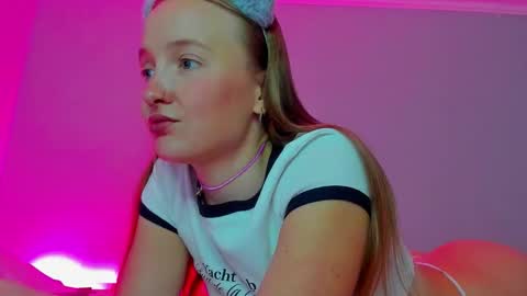 Mila online show from September 16, 2025, 8:37 am