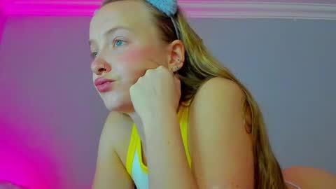 Mila online show from September 24, 2025, 8:50 am