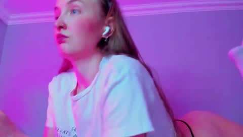 Mila online show from January 14, 2026, 9:48 am