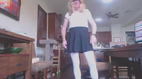 Snapshot of silkylvr chatting on November 6, 2025, 4:08 pm Silkylvr Crossdresser online show from November 6, 2025, 4:08 pm