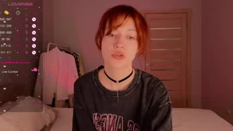silly___woman online show from May 10, 2026, 9:47 am
