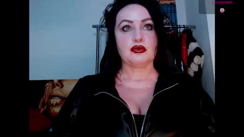 Snapshot of silvanaice chatting on November 20, 2025, 4:18 pm silvanaIce online show from November 20, 2025, 4:18 pm