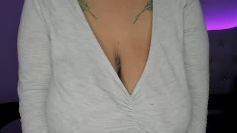 silvia online show from October 28, 2025, 7:38 pm