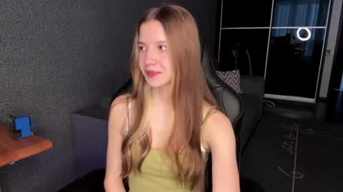 simikiss online show from May 18, 2026, 9:37 am
