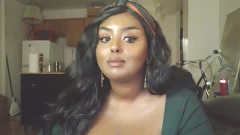 Simin Fox online show from November 7, 2025, 1:27 am