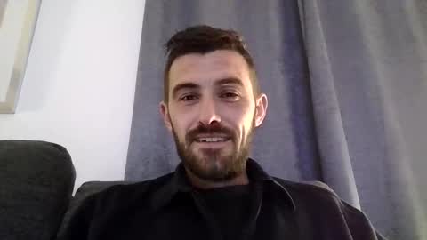 Snapshot of simomoliver chatting on November 19, 2025, 6:30 pm simomoliver online show from November 19, 2025, 6:30 pm