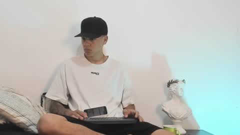 Simon Independent Model online show from February 25, 2025, 11:41 am