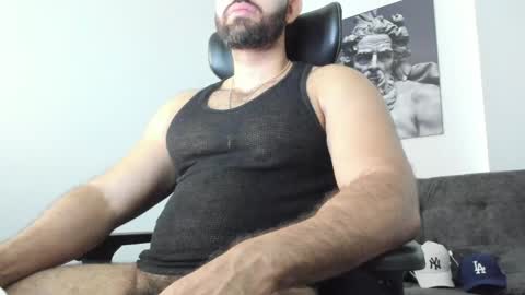 simon_leon01 online show from April 15, 2026, 11:39 am