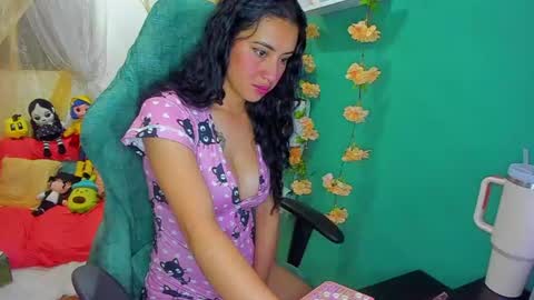 Snapshot of simone_simpson chatting on June 26, 2026, 1:54 am Simon Simpson Modelo Independiente online show from June 26, 2026, 1:54 am