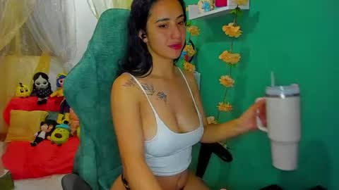 Snapshot of simone_simpson chatting on July 2, 2026, 3:17 am Simon Simpson Modelo Independiente online show from July 2, 2026, 3:17 am