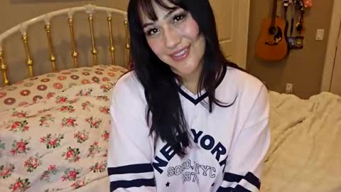 simonesighren online show from April 26, 2026, 3:04 am