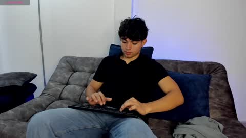  Simon  online show from February 5, 2025, 1:44 pm