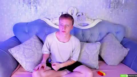 Snapshot of simonwarner chatting on November 30, 2025, 9:02 am Simon online show from November 30, 2025, 9:02 am