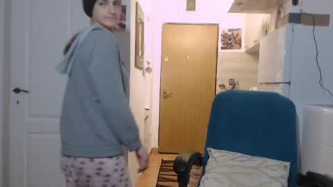 simyhvn online show from February 18, 2025, 5:10 pm