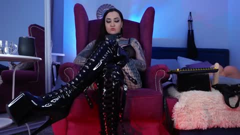 Snapshot of sindeleros chatting on February 3, 2025, 2:24 pm Ms. Sindel online show from February 3, 2025, 2:24 pm