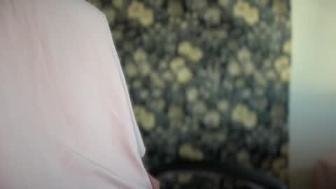 Sindra online show from December 17, 2025, 10:16 pm