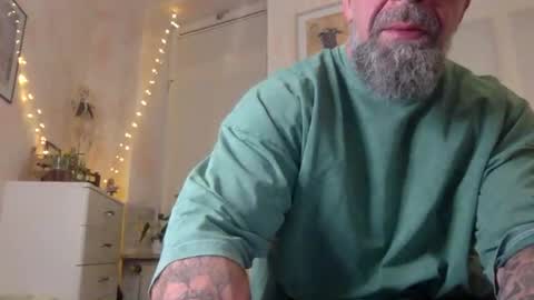 Snapshot of sinfein77 chatting on September 26, 2025, 8:35 pm Maco and Shammy online show from September 26, 2025, 8:35 pm