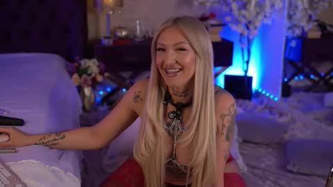 Snapshot of sinners_muse chatting on October 3, 2025, 8:11 am Sinners Muse online show from October 3, 2025, 8:11 am