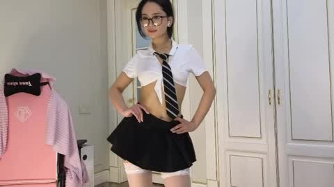 Snapshot of sinsemillaa chatting on May 17, 2026, 3:41 pm Ellie online show from May 17, 2026, 3:41 pm